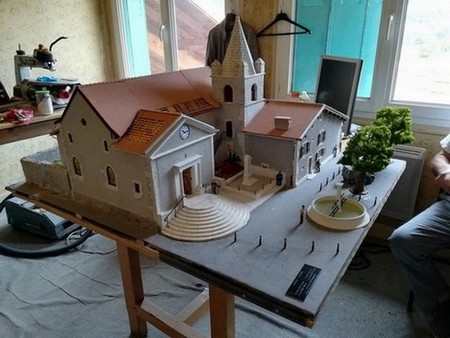 Étape de construction de la maquette de l'église de Rovon, vue 1