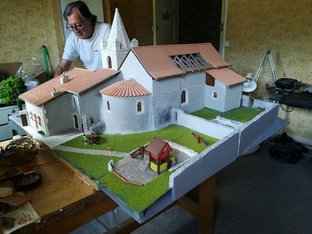 Étape de construction de la maquette de l'église de Rovon, vue 3